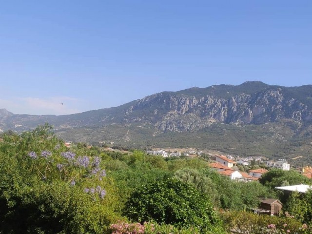 IN KYRENIA LAPTA BIETEN WIR IHNEN DAS LEBEN, VON DEM SIE GETRÄUMT HABEN, LLOGARA..SEHR GEPFLEGTE 3+1 VOLL MÖBLIERTE VILLA MIT PRIVATEM GARTEN, SEHR GUT GELEGEN AN DER STRANDPROMENADE, NUR 139.000① ** 