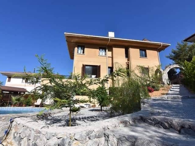 VOLL MÖBLIERTE 3 + 1 DOPPEL LLOGARA DELUXE VILLA MIT GARTEN MIT PRIVATEM POOL IN KYRENIA EDREMIT MIT HERRLICHEM BLICK AUF DIE NATUR ** 