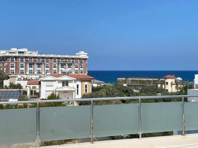 VOLL MÖBLIERTE 2 + 1 GEPFLEGTE WOHNUNG IN KYRENIA KARAOGLANOGLU MIT HERRLICHER AUSSICHT MIT PRIVATER TERRASSE IN DER NÄHE DES MEERES ** 