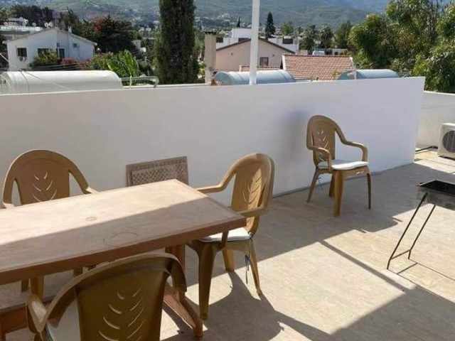 VOLL MÖBLIERTE 2 + 1 GEPFLEGTE WOHNUNG IN KYRENIA KARAOGLANOGLU MIT HERRLICHER AUSSICHT MIT PRIVATER TERRASSE IN DER NÄHE DES MEERES ** 