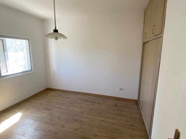 Saubere 3 + 1 Wohnung mit einer ruhigen und sicheren Lage in der nützlichsten Gegend von Lefkosa!(Sonderpreis für jährliche Vorauszahlungen) ** 