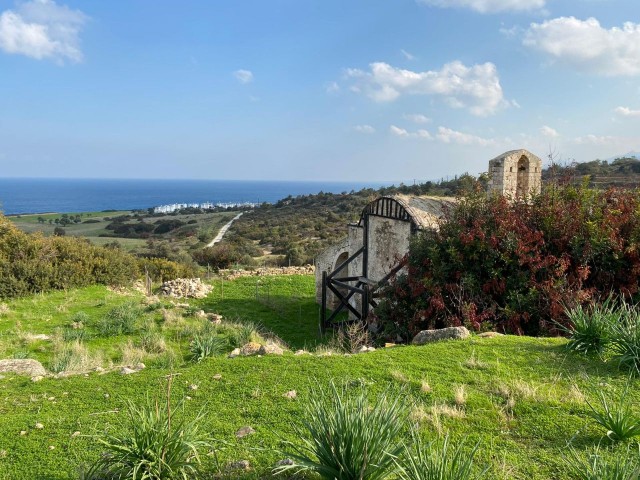 Girne Bahçeli`de Satılık 9 Dönüm 3 Evlek Arazi