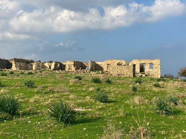 Girne Bahçeli`de Satılık 9 Dönüm 3 Evlek Arazi