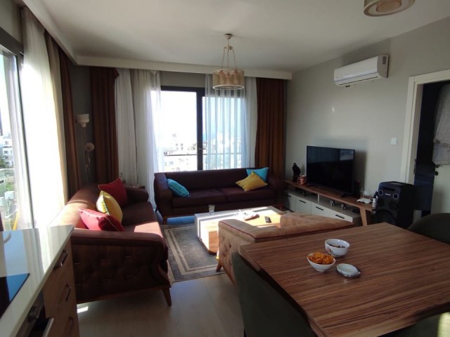 Girne Merkezde, Denizi Gören Full Eşyalı Satılık 3+1 Daire