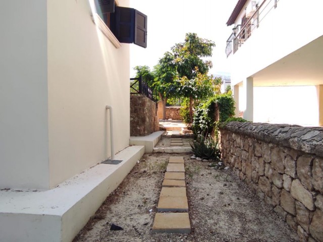 3 + 1 villas for sale in a decent location in Kyrenia Çatalköy ** 