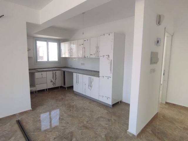 2+1 WOHNUNG ZU VERKAUFEN IN KYRENIA ** 