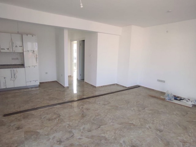 2+1 WOHNUNG ZU VERKAUFEN IN KYRENIA ** 