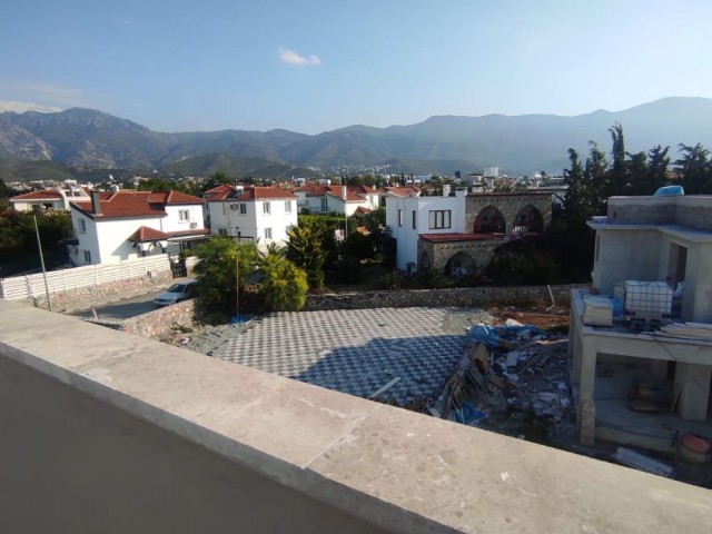 2+1 WOHNUNG ZU VERKAUFEN IN KYRENIA ** 