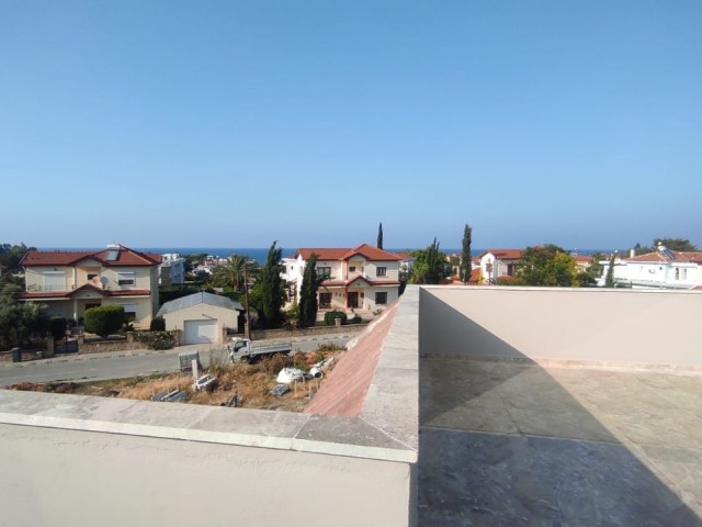 2+1 WOHNUNG ZU VERKAUFEN IN KYRENIA ** 