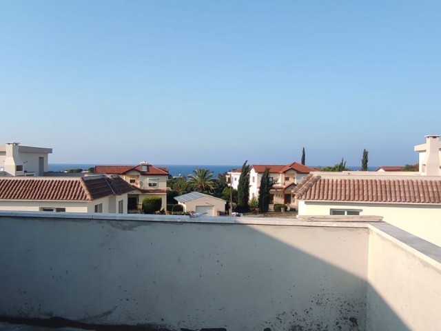 2+1 WOHNUNG ZU VERKAUFEN IN KYRENIA ** 