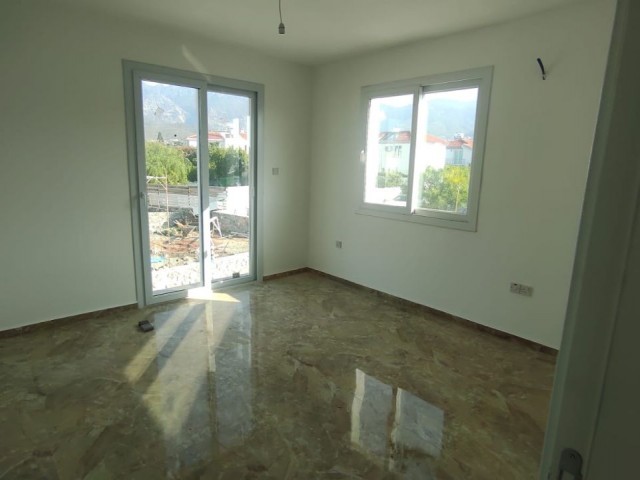 2+1 WOHNUNG ZU VERKAUFEN IN KYRENIA ** 