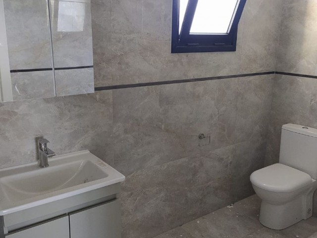 Girne'nin merkezinde, dağ ve deniz manzaralı satılık penthouse