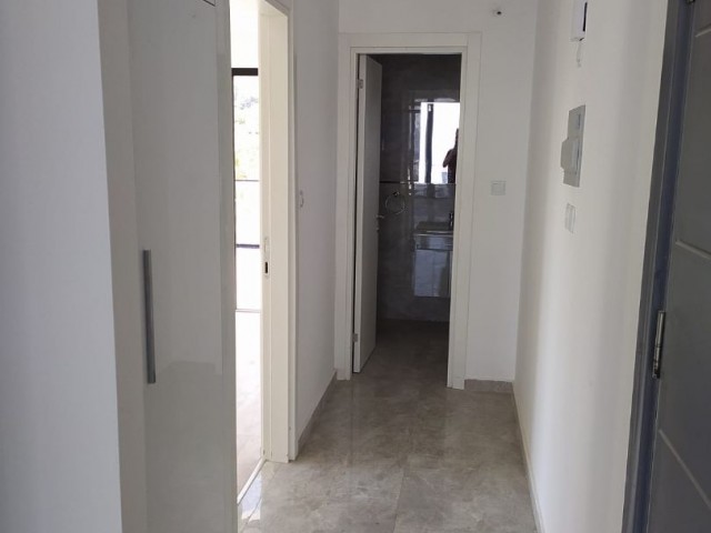 Girne'nin merkezinde, dağ ve deniz manzaralı satılık penthouse