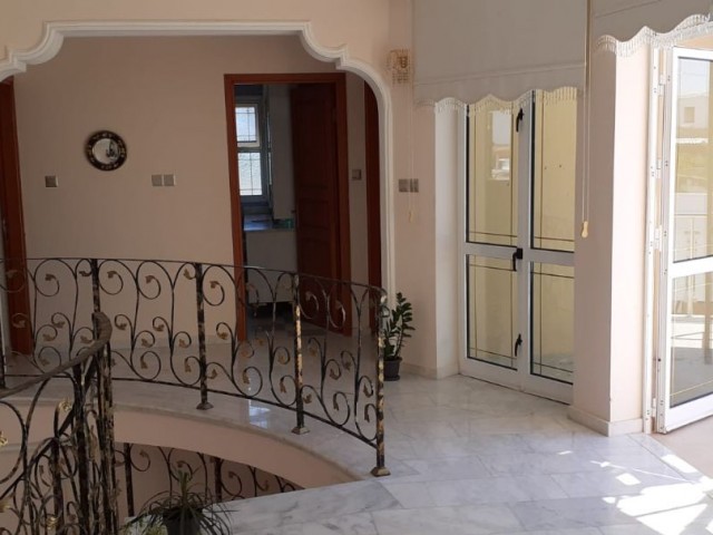 İskele - Ergazi'de satılık arsalı villa