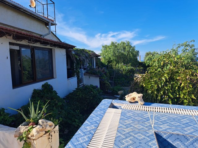 Villa zum Verkauf mit Berg - und Meerblick in Yenierenköy ** 