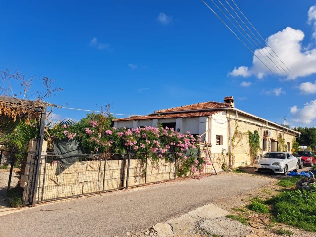 Villa zum Verkauf mit Berg - und Meerblick in Yenierenköy ** 