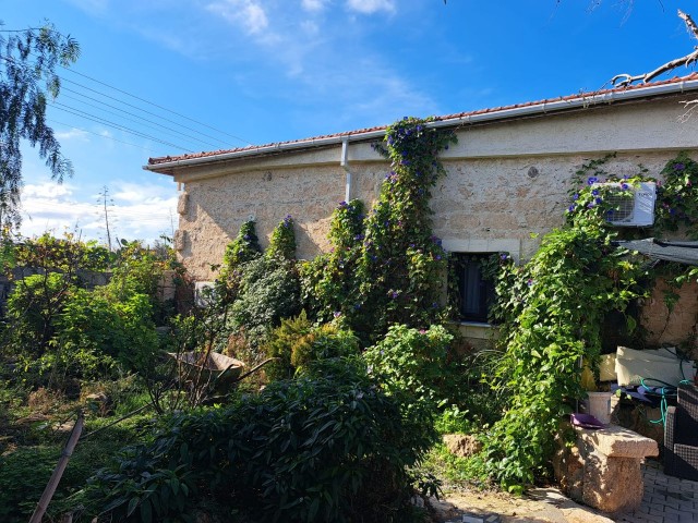 Villa zum Verkauf mit Berg - und Meerblick in Yenierenköy ** 