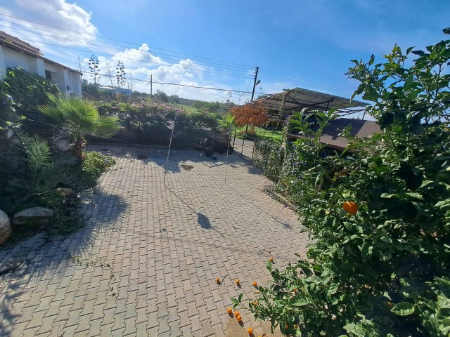 Villa zum Verkauf mit Berg - und Meerblick in Yenierenköy ** 