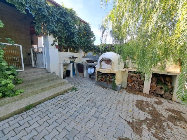 Villa zum Verkauf mit Berg - und Meerblick in Yenierenköy ** 