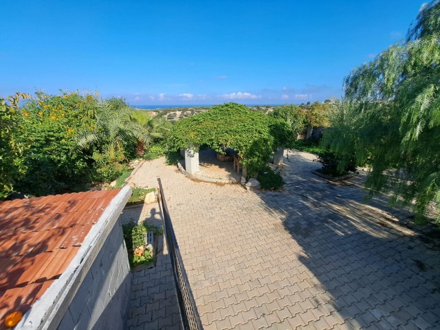 Villa zum Verkauf mit Berg - und Meerblick in Yenierenköy ** 