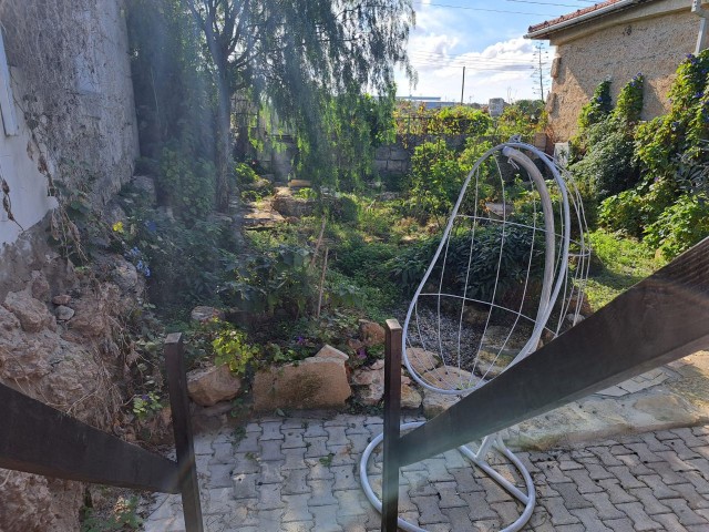 Villa zum Verkauf mit Berg - und Meerblick in Yenierenköy ** 