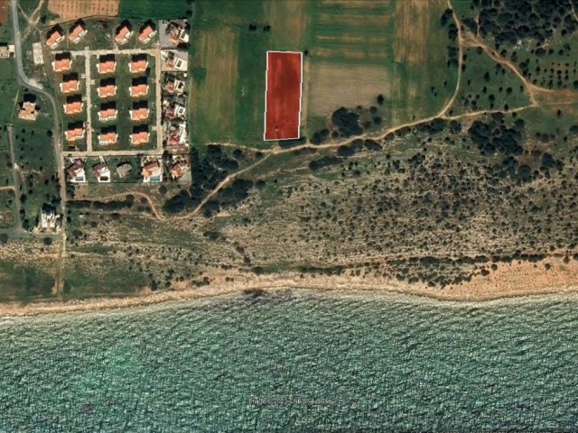 3 Decares of 2 Evlek Land for Sale in Kumyalı Village, 180 Meters from the Sea