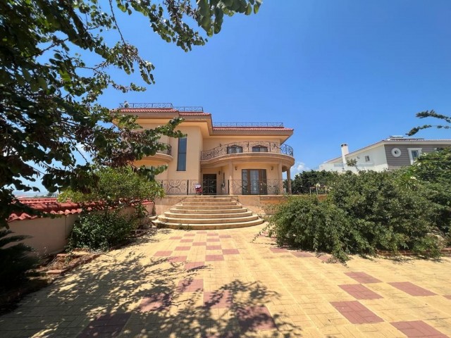 Sea view villa for sale in Bogaztepe