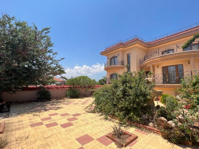 Sea view villa for sale in Bogaztepe