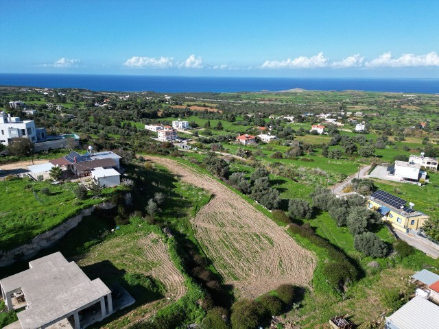 Grundstück zum Verkauf in Yenierenköy mit herrlichem Meerblick, 50 % Bebauung, 3280 m2 Fläche