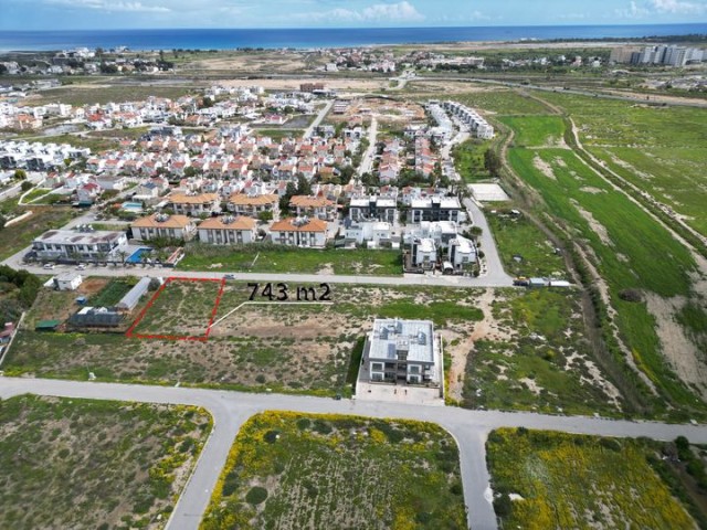 743 m2 großes Grundstück zum Verkauf mit Wohngebiet in der Region Famagusta und Tuzla