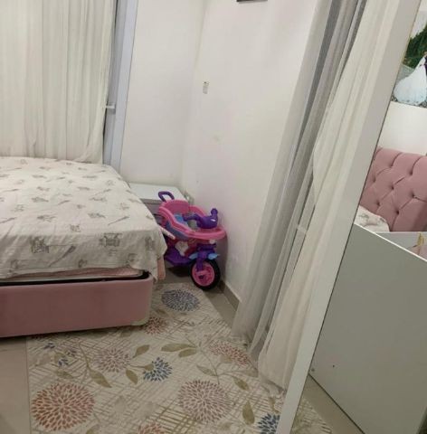 KYRENIA ZENTRUM 1 + 1 VOLL MÖBLIERTE WOHNUNG PREIS FIEL DRINGEND ** 