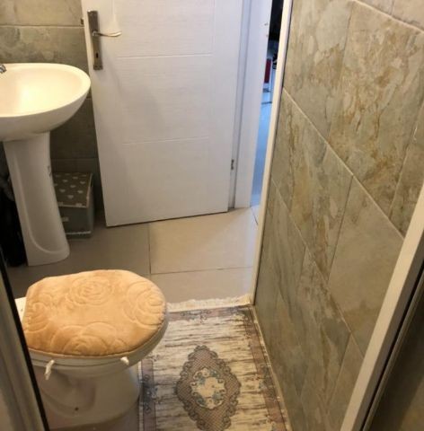 KYRENIA ZENTRUM 1 + 1 VOLL MÖBLIERTE WOHNUNG PREIS FIEL DRINGEND ** 