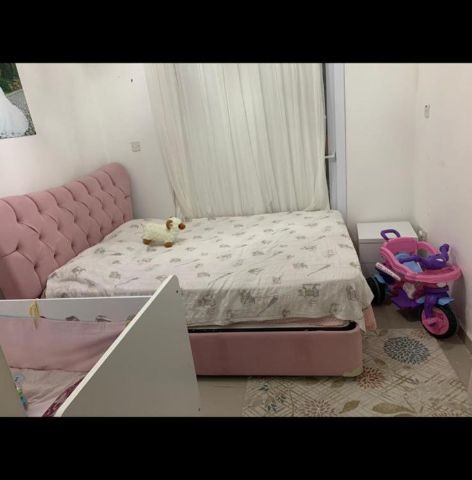 KYRENIA ZENTRUM 1 + 1 VOLL MÖBLIERTE WOHNUNG PREIS FIEL DRINGEND ** 