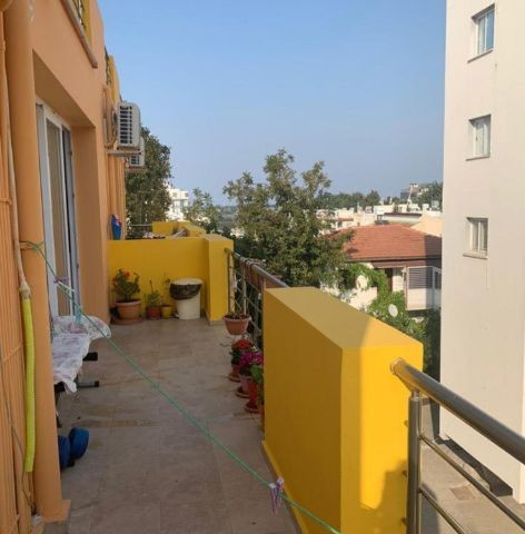 KYRENIA ZENTRUM 1 + 1 VOLL MÖBLIERTE WOHNUNG PREIS FIEL DRINGEND ** 