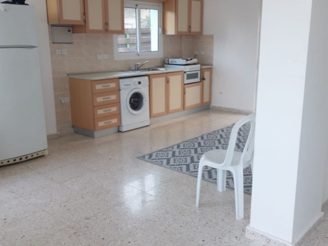 Girne Lapta'da  4+1 ikiz villa 1+1 yardımcı evi , özel havuz