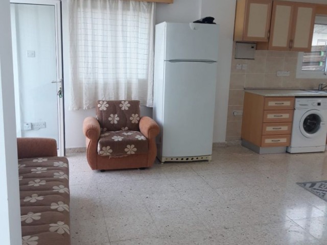 Girne Lapta'da  4+1 ikiz villa 1+1 yardımcı evi , özel havuz