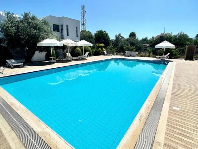 2+1 Luxury Flat For Rent In The Garden Floor In The Site In Zeytinlik Girne ** 