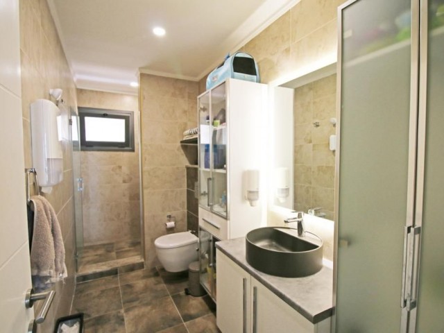 3+1 EN-SUITE WOHNUNG ZUM VERKAUF MIT BERG-UND MEERBLICK, ALLE STEUERN BEZAHLT AUF DER AKACAN ELEGANCE WEBSITE IN KYRENIA ZENTRUM VON ZYPERN ** 