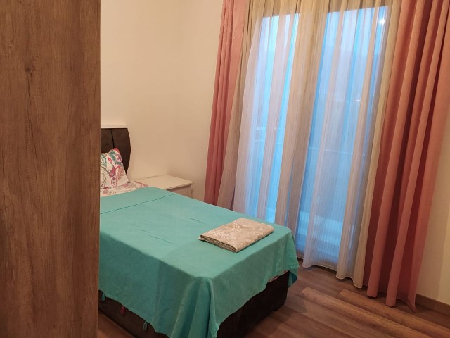 2 + 1 LUXUSWOHNUNG ZUR MIETE MIT EIGENER TERRASSE UND EIGENEM BAD MIT HERRLICHEM BERG-UND MEERBLICK IN KYRENIA OZANKÖY ** 