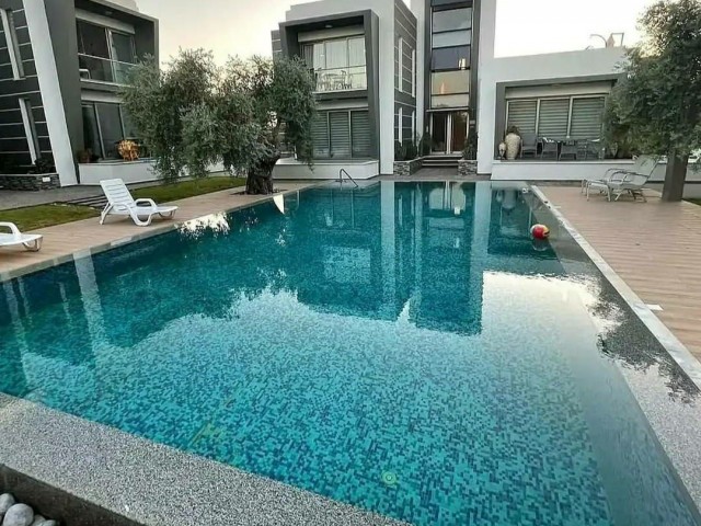 2+1 LUXUS-WOHNUNG ZUR MIETE IM GARTENGESCHOSS AUF DEM GELÄNDE MIT POOL IN KYRENIA OZANKÖY ** 