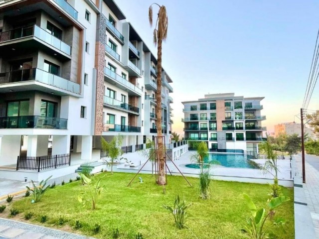 KIBRIS GİRNE MERKEZ'DE SİTE İÇİ 125 m2 EBEVEYN BANYOLU SATILIK 2+1 LÜKS DAİRE