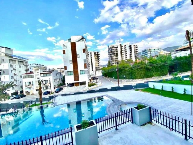 125 m2 2+1 Luxus-Wohnung zum Verkauf mit eigenem Bad in Zypern Kyrenia Zentrum ** 