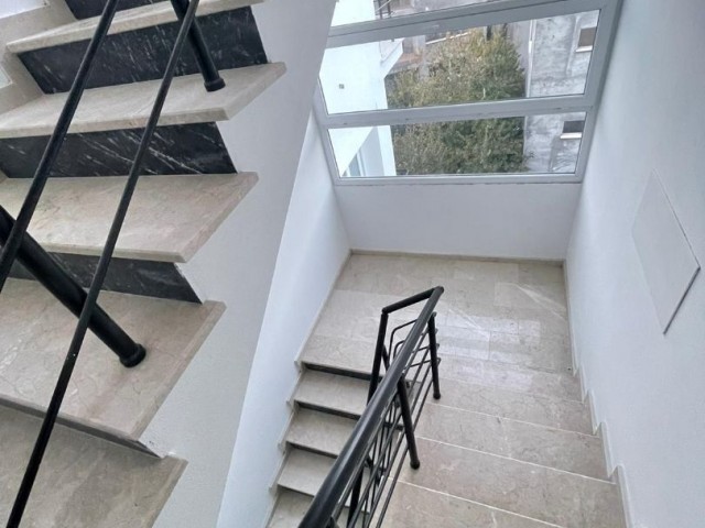 KIBRIS GİRNE ALSANCAK'TA  ULAŞIMI KOLAY 2+1 SATILIK FIRSAT FİYATLI DAİRE