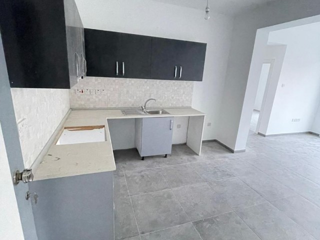 KIBRIS GİRNE ALSANCAK'TA  ULAŞIMI KOLAY 2+1 SATILIK FIRSAT FİYATLI DAİRE