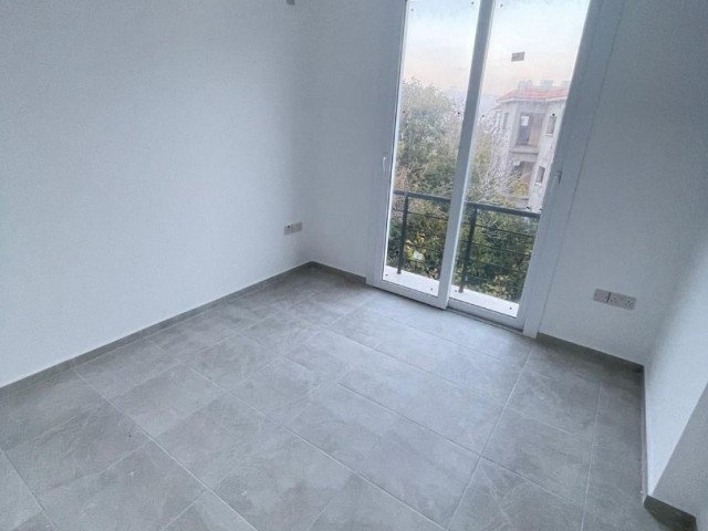 KIBRIS GİRNE ALSANCAK'TA  ULAŞIMI KOLAY 2+1 SATILIK FIRSAT FİYATLI DAİRE