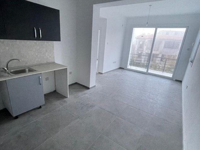 KIBRIS GİRNE ALSANCAK'TA  ULAŞIMI KOLAY 2+1 SATILIK FIRSAT FİYATLI DAİRE