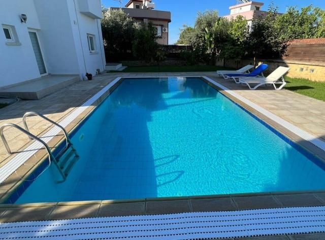 VILLA MIT PRIVATEM POOL ZU VERKAUFEN IN ALSANCAK, ZYPERN KYRENIA