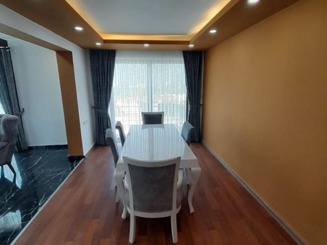 KIBRIS GİRNE MERKEZDE KİRALIK 2+1 DENİZ MANZARALI PENTHOUSE