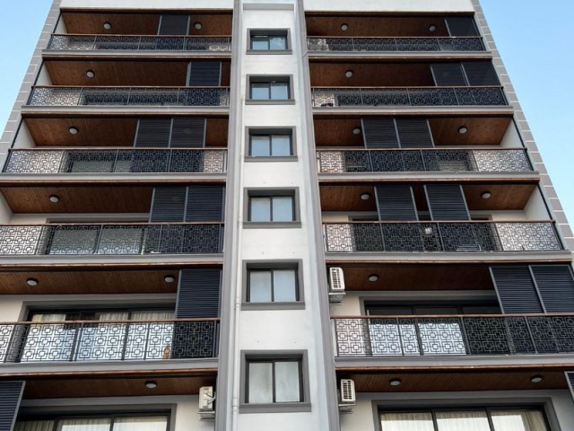 KIBRIS GİRNE MERKEZ'DE SATILIK 3+1 DAĞ VE DENİZ MANZARALI DAİRE