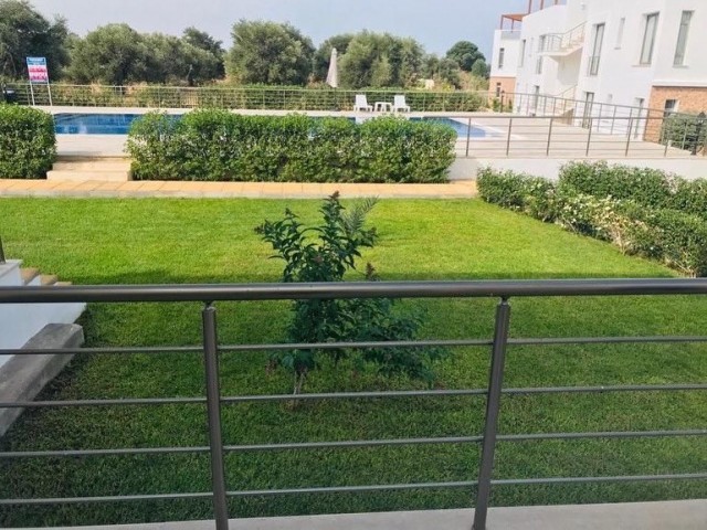 2+1 WOHNUNG ZUR MIETE IN EINER ANLAGE MIT POOL IN DER OLIVENHAINREGION VON GİRNE 